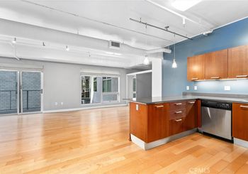 645 W 9th Street Unit: 517