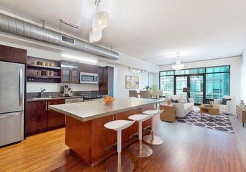 1111 S Grand Avenue Unit: 702