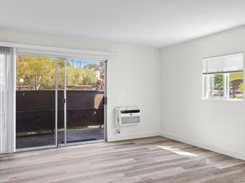 8027 Caminito De Pizza