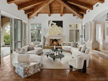 6372 Las Colinas