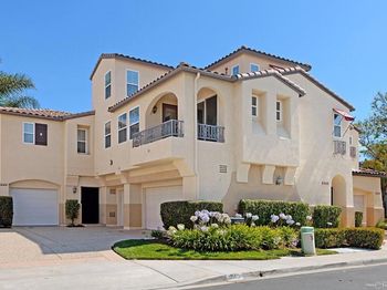 6448 Terraza Portico