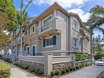 4007 Bluff View Way