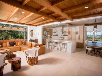 1047 Highland Dr