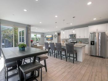 662 Gemstone Dr