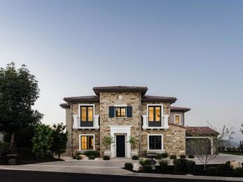 18238 Avenida Apice