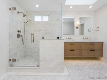 2460 Oakridge Cv