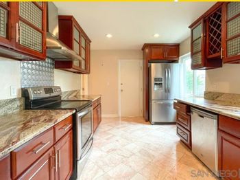 2360 Torrey Pines