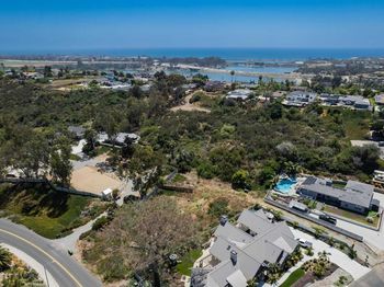 4275 Hillside