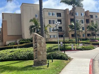 8889 Caminito Plaza Centro
