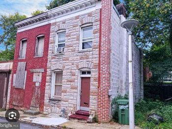 2555 Boyd