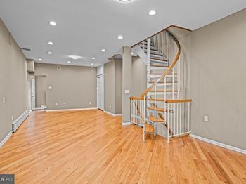 139 Jamestown
