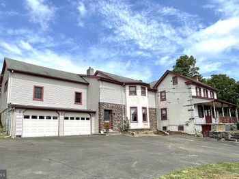 4099 Curly Hill