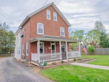 718 Walnut