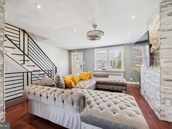4233 Oakmont