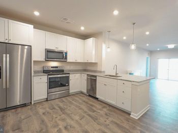 700 Mount Airy