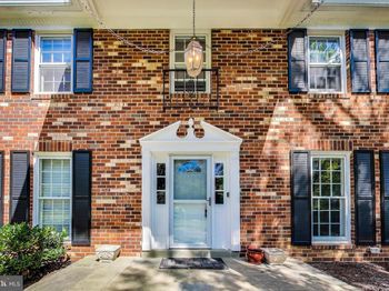 1718 Crestview