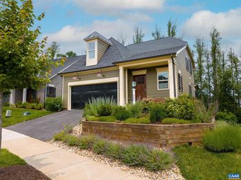 138 Bishopgate Ln
