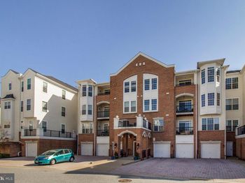 7325 Brookview