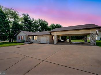 1140 Governor Lea