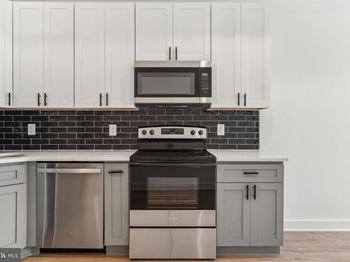 1028 Dauphin