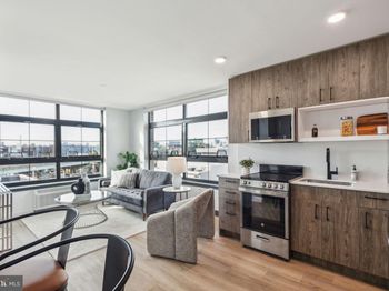 1122 Frankford