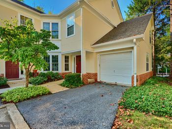 9101 Howard Square