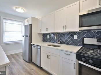 4247 Locust