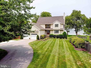 1090 River Bay