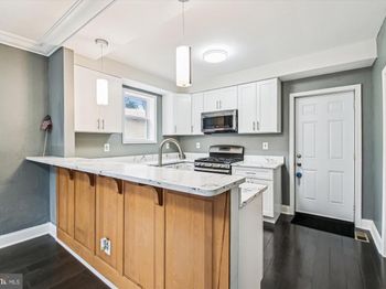 4408 Forest Park