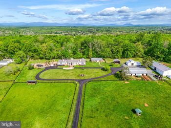 8511 Leeds Manor