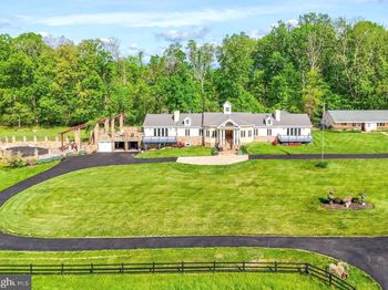 8511 Leeds Manor