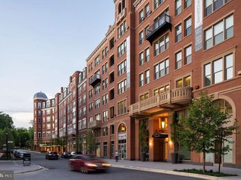 8525 Chevy Chase Lake Terrace