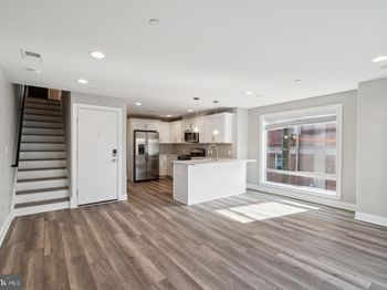 1419 Poplar