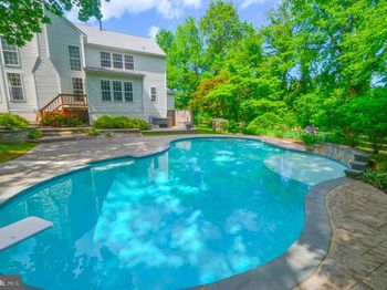 6005 Traceys Landing