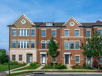 20649 Duxbury
