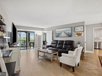 5904 Mount Eagle
