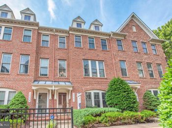 2541 Kenmore