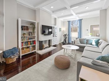 1019 Lombard