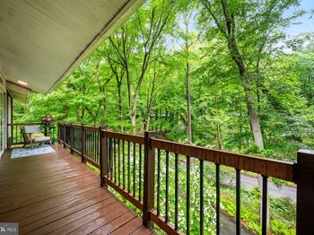 422 Oak Valley
