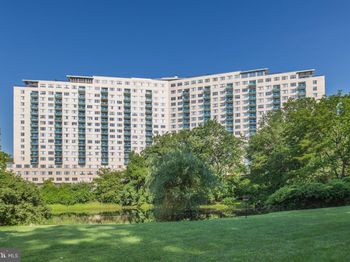 10401 Grosvenor
