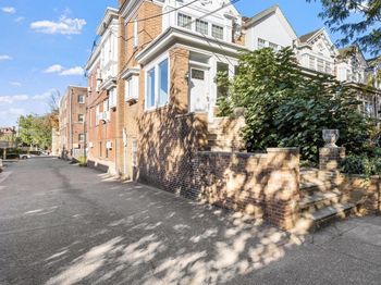 4541 Larchwood