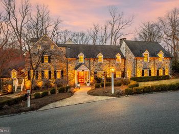 351 Laurel