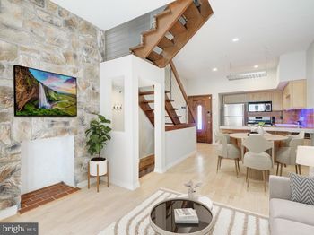 632 Bainbridge