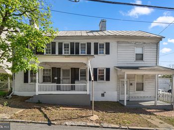 12061 & 12059 Main St