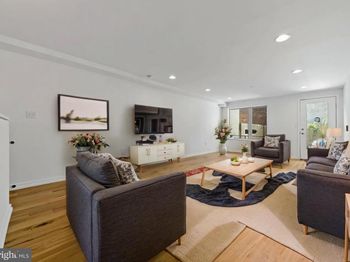 2538 Girard