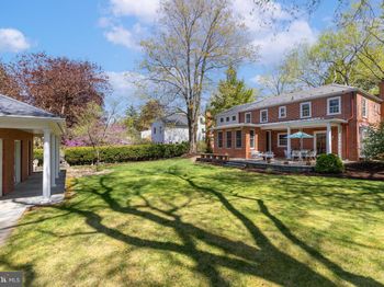 465 Hillcrest