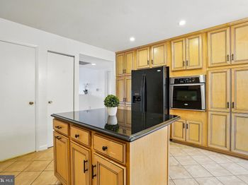 8001 Greenspring