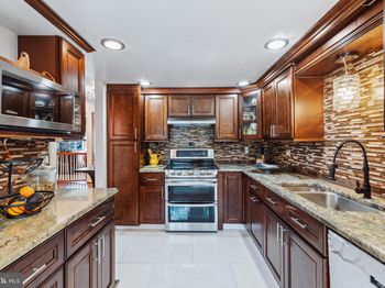18413 Stone Hollow