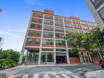 2429 Locust