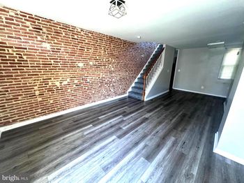 233 Gilmor